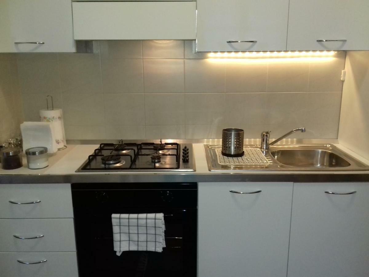 Zara Cosy & Cheap Apt - Easy Parking Apartment Mailand